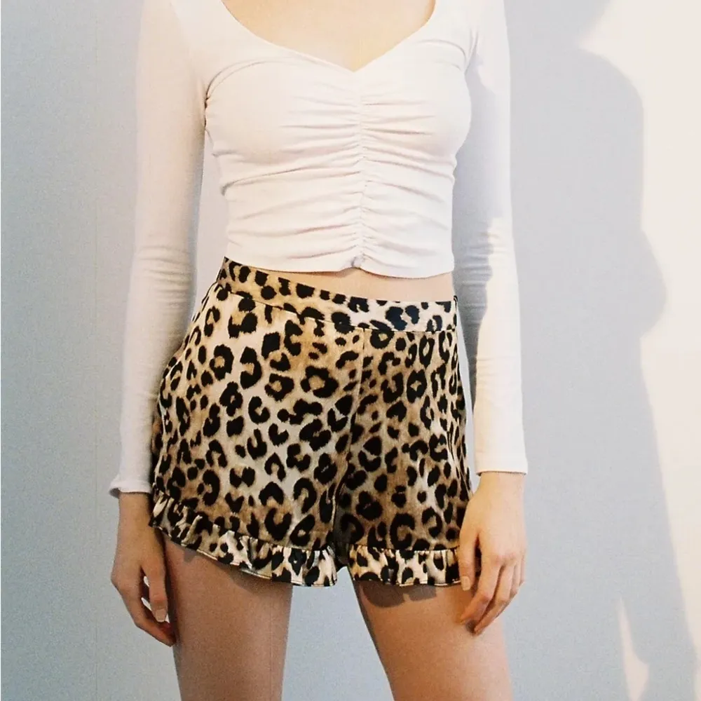 NWT Urban Outfitters Leopard Print Flutter Short - Image 11