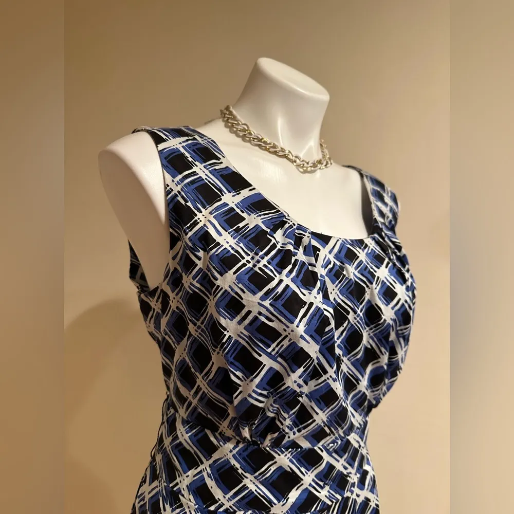 East 5TH Street Black White Blue 3D Squares Dress SZ 16 pleated top and bottom - Image 3