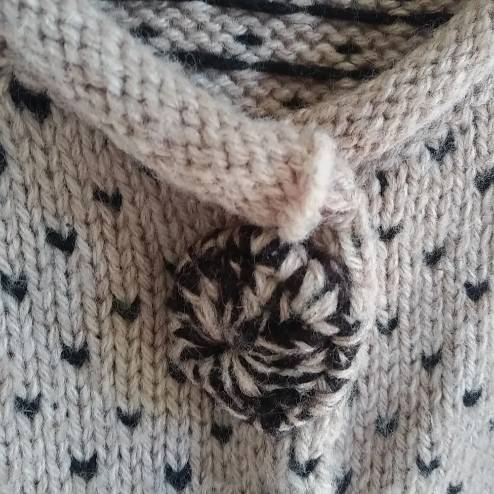 American Rag L Black Tan Crop Sweater - Image 4