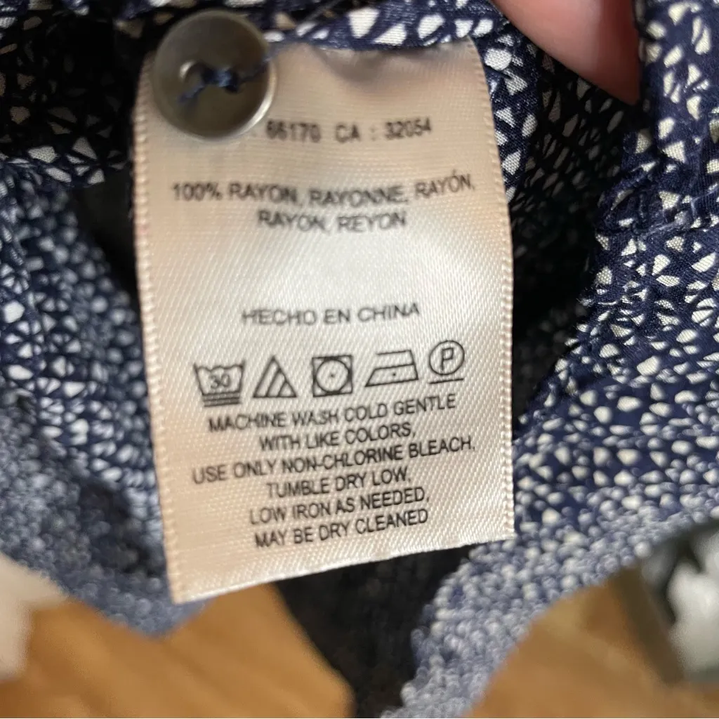 Anthropologie Holding Horses Navy and Light Blue Floral Tunic Size 8 preppy - Image 8