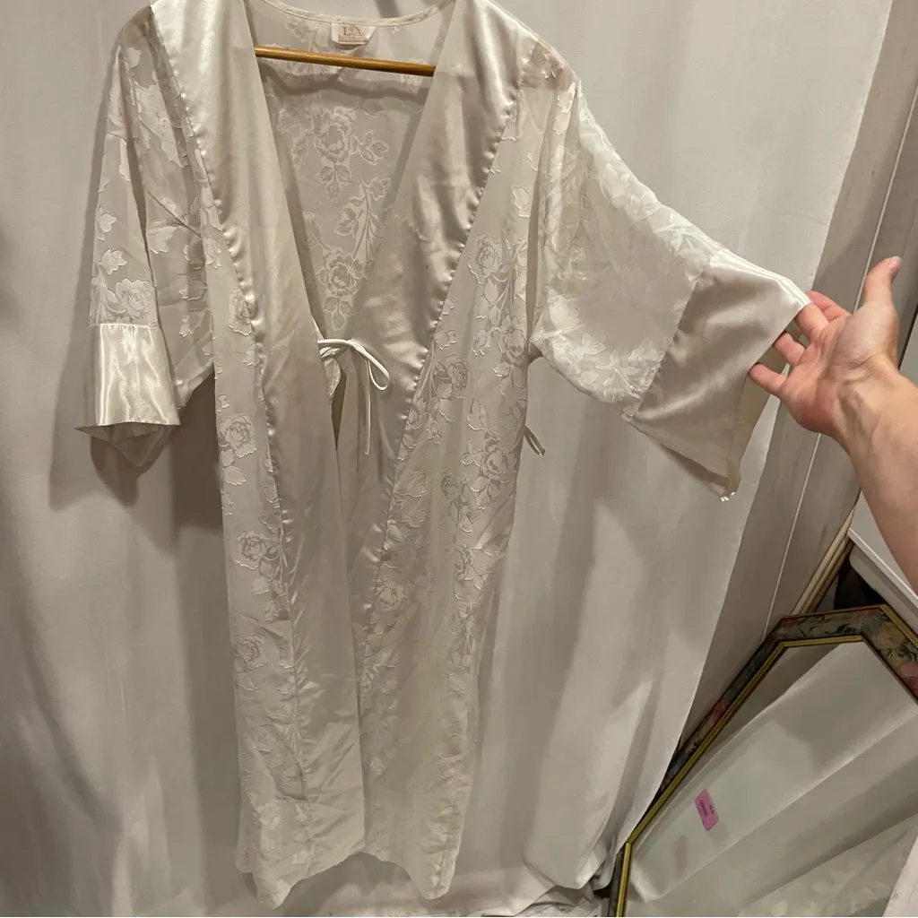 Vintage 90’s LA Intimates milky white sheer floral kimono maxi robe tie belt Size M - Image 12