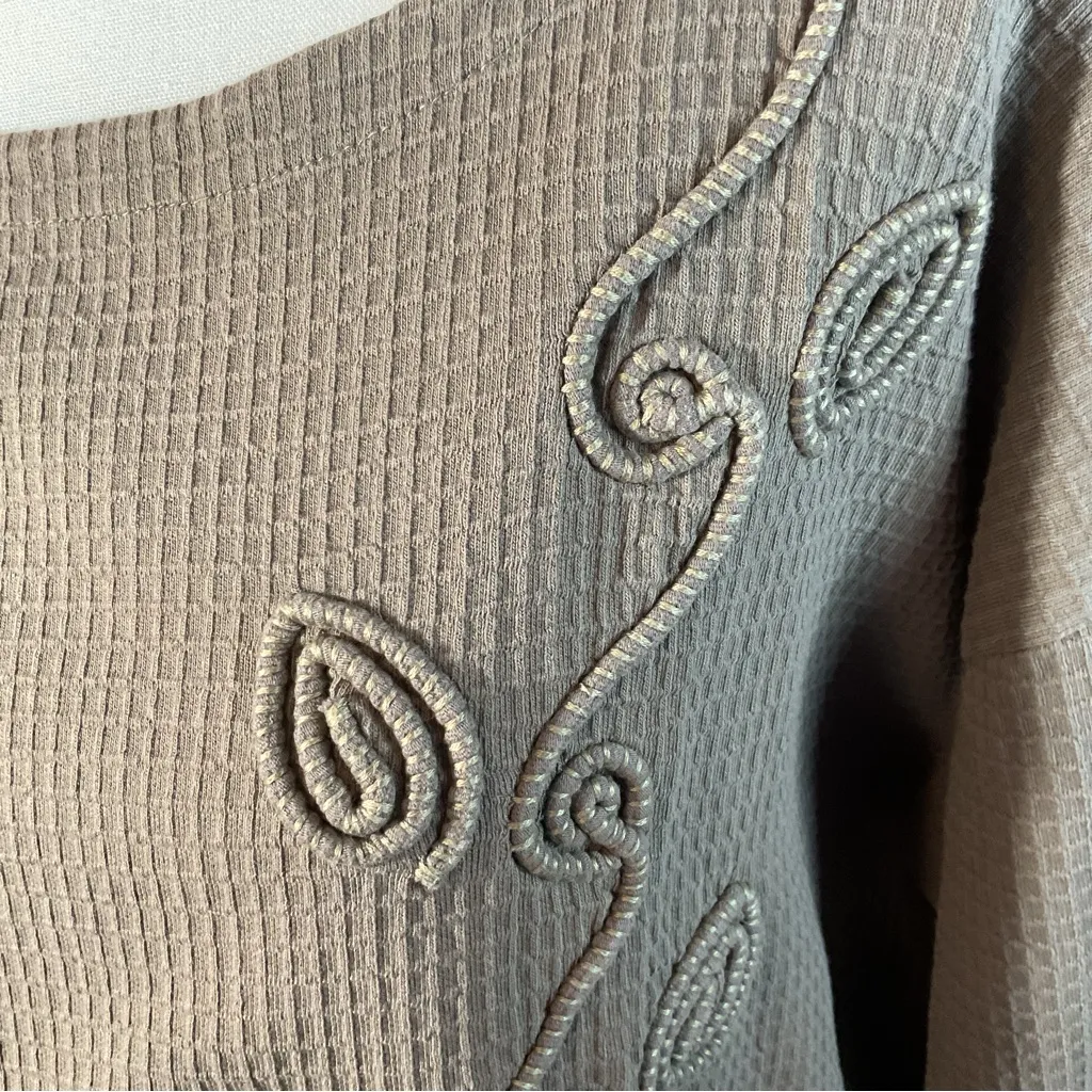 Marketplace Handwork of India Sz 1W Taupe Waffle Knit Top W/ Leaf Embroidery Tan - Image 6