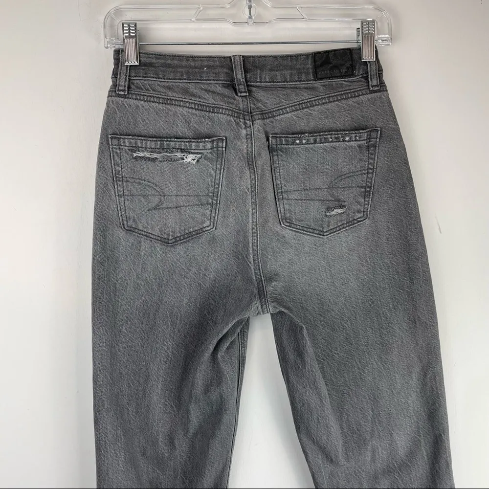 American Eagle Sz 0 SHORT Grey Wash Distressed Mom Jean Raw Hem - Image 10