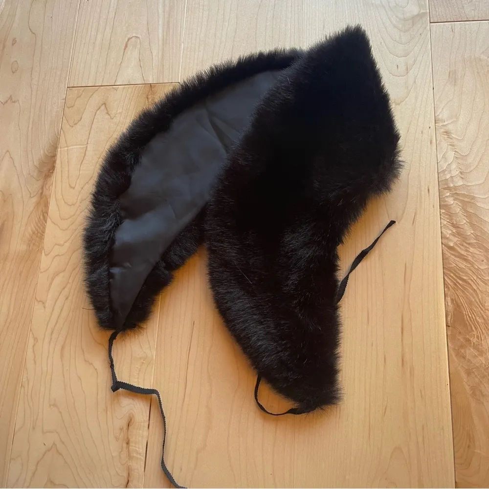 Elegant Black Fur Collar - Image 7