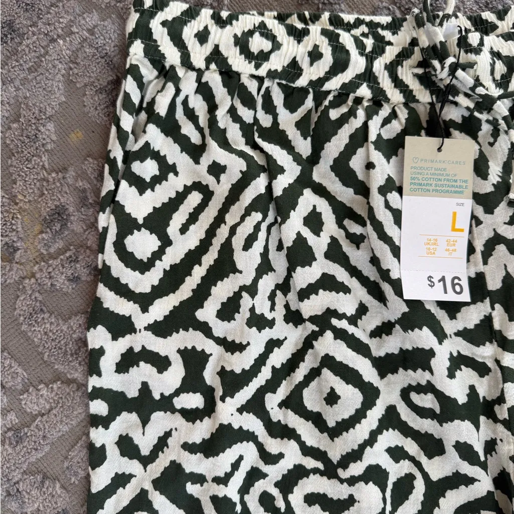 Primark  | Green and Cream Patterned Pants - Image 6