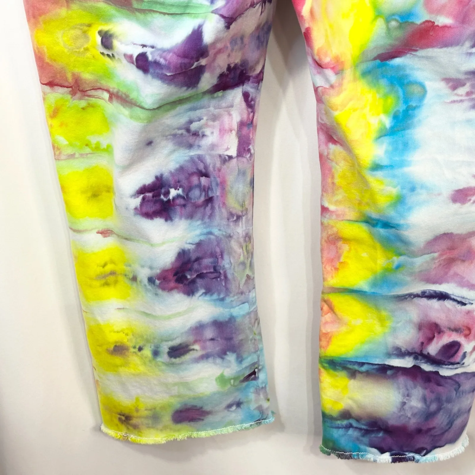 Crown & Ivy Sz 16‎ Capri Jeans Handmade Tie Dye Denim Yellow Purple Raw Hem 1478 - Image 12
