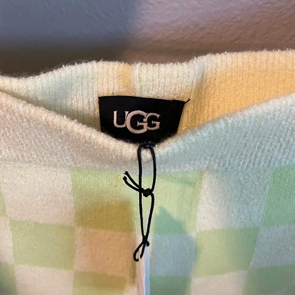 UGG Women’s XL Maliah Knit Shorts NWT $118 green/yellow - Image 3
