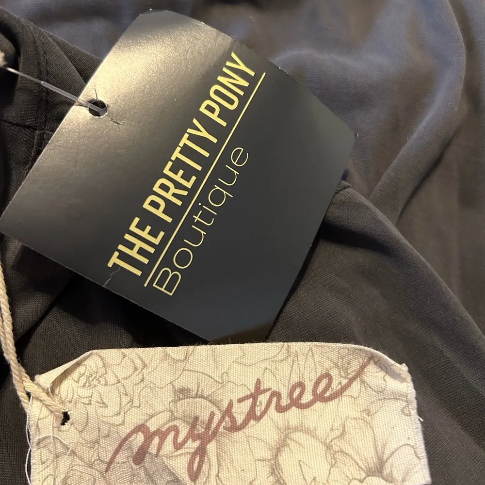 Mystree Drape back Tee shirt dress NWT. Size L - Image 3