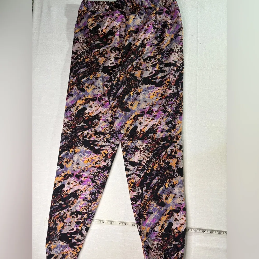 Fabletics Multicolor Abstract Women Joggers Size 8 - Image 2