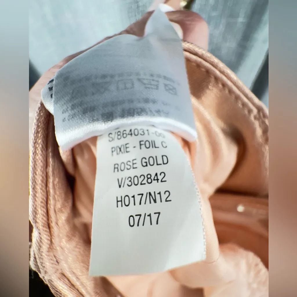 Old Navy Foil Rose Gold Pixie Pants size 10- NWT - Image 15