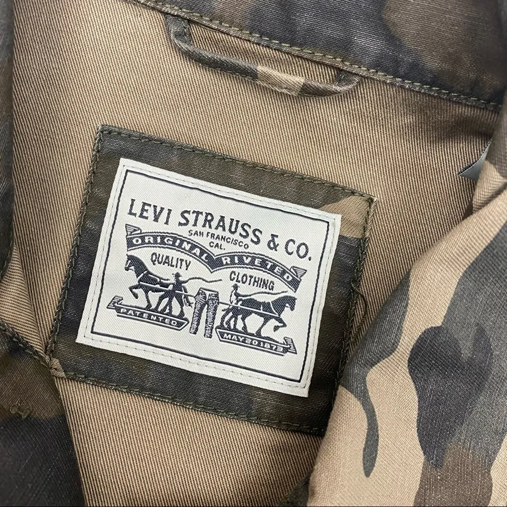 Levi’s Cotton Camo Printed Military  Utility Trucker Jacket: Army Green/Tan - Image 13