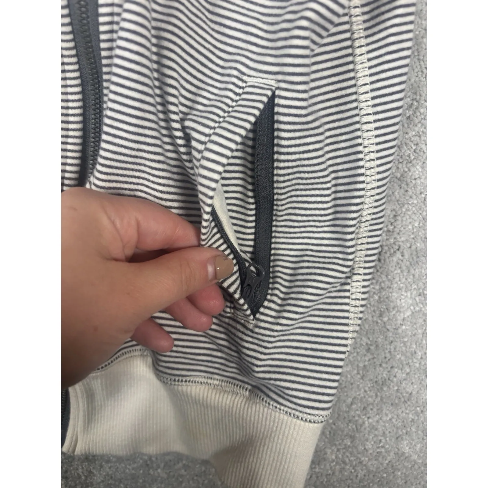 Lululemon Bliss Break Hoodie size 2 French Terry Stretch Yoga Gym Lounge ** - Image 10