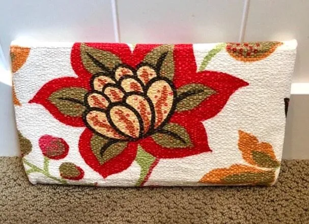NWOT Adorable & unique fabric floral clutch! Sz 12x7 - Image 4