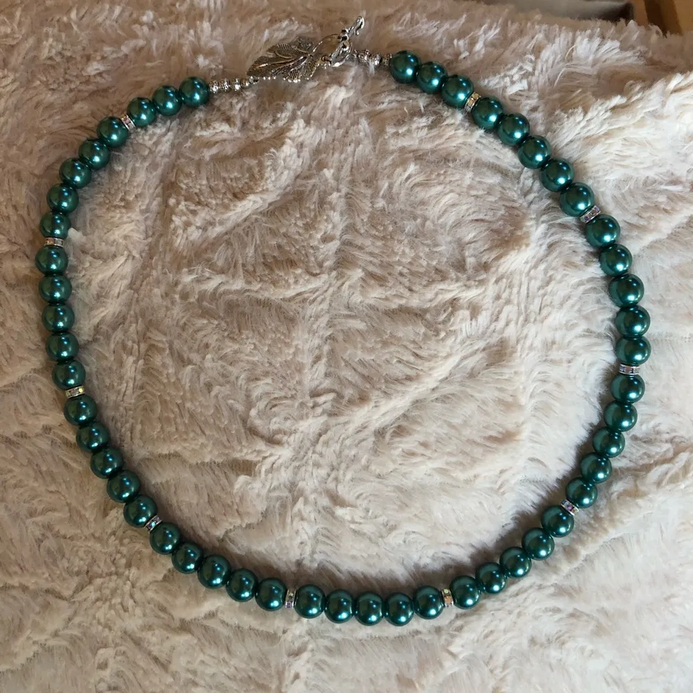 New Dark Green Faux Pearl Rhinestone Necklace - Image 4
