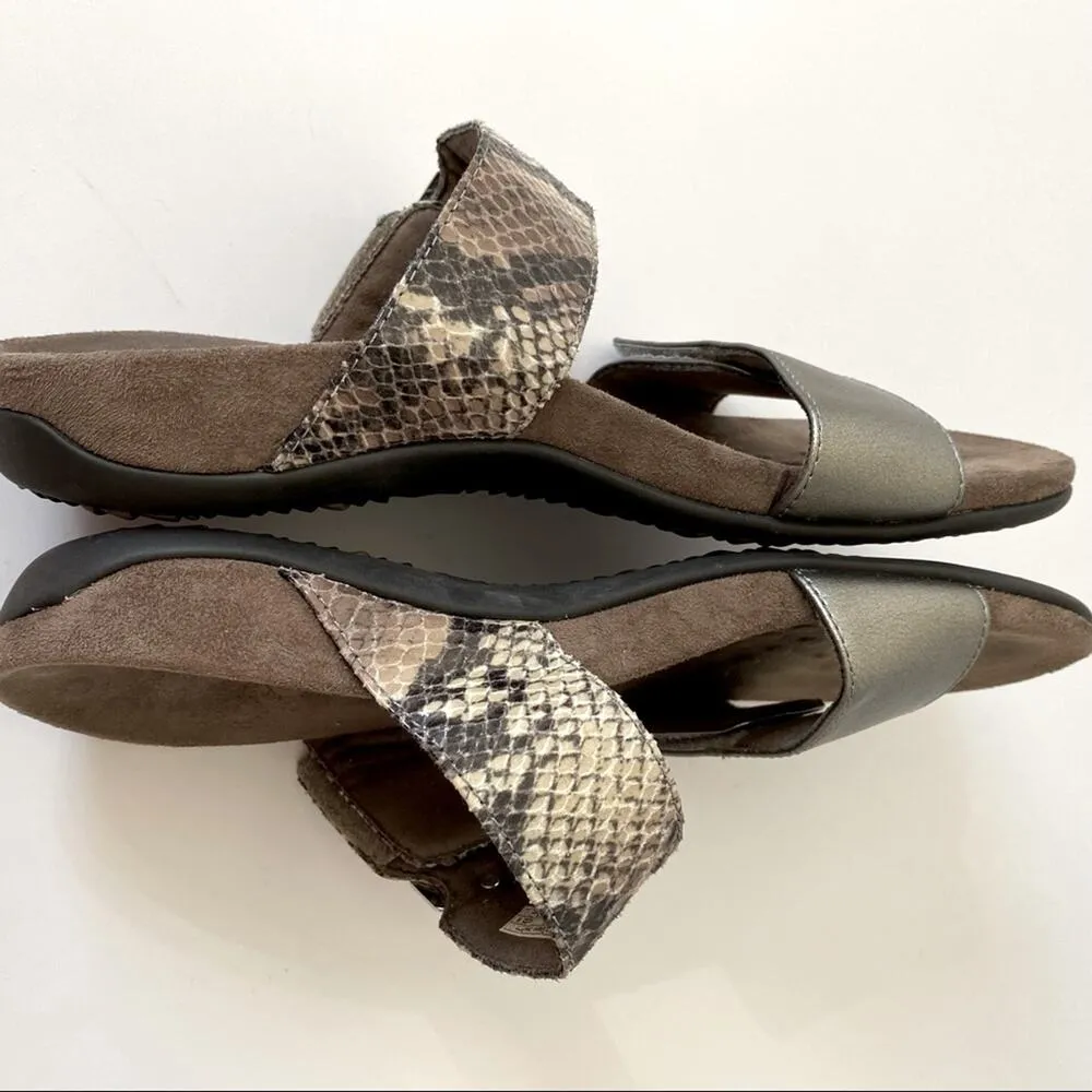 Vionic Camila Flat Leather Snake Silver Sandal size 7 - Image 5
