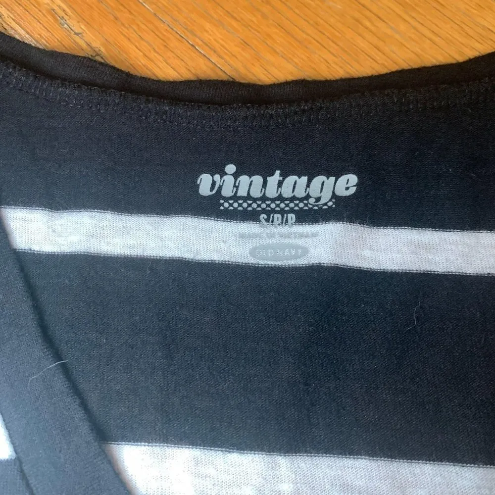 🦄 Old Navy / Small / Stripe Vintage Tee - Image 3
