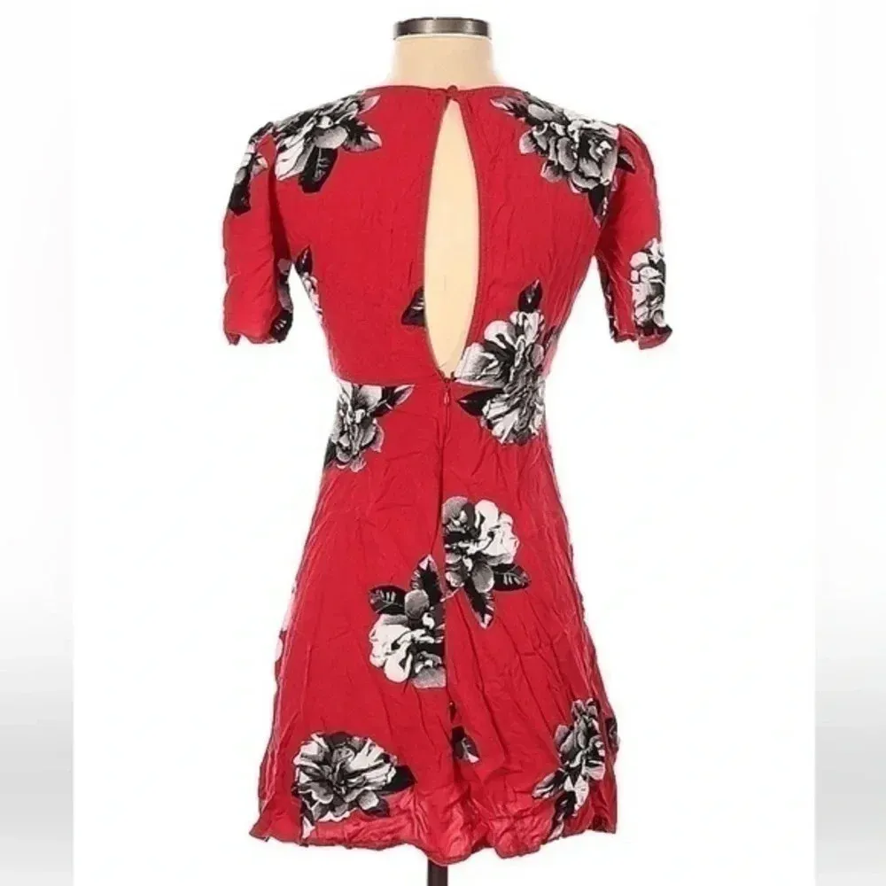 Volcom April March Floral Dress Cute Criss Cross Tie in Front Coastal Size S - Image 5