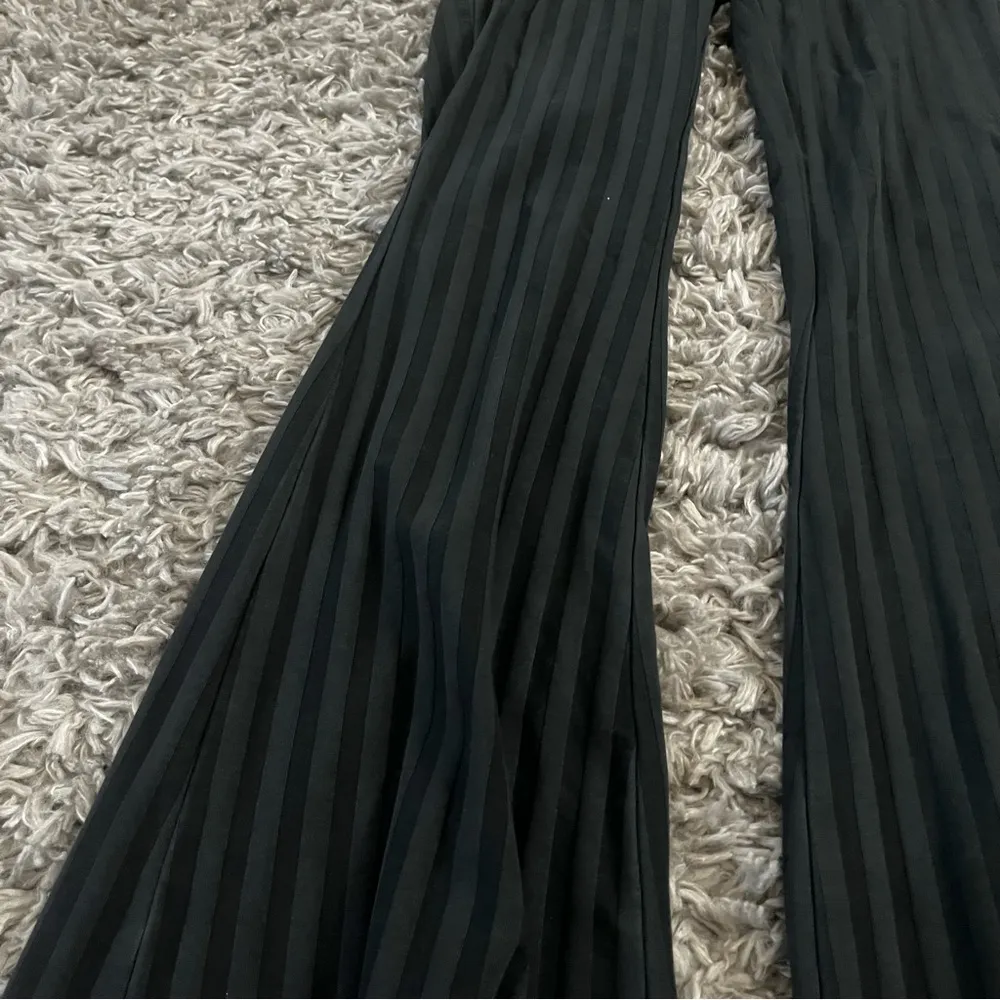 Offline by aerie black ribbed flare leggings size small - Image 2