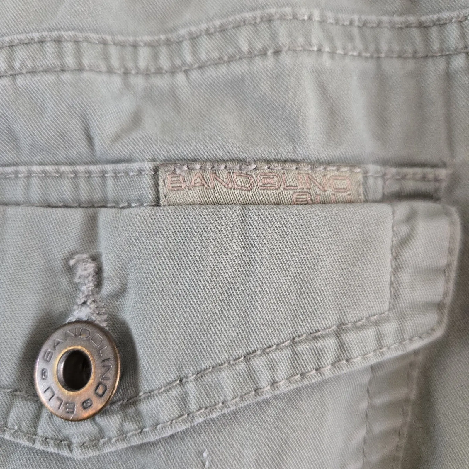 Bandolino Women’s Cargo Bermuda Shorts Sz 6 Green Button Side Roll Up Utility - Image 4