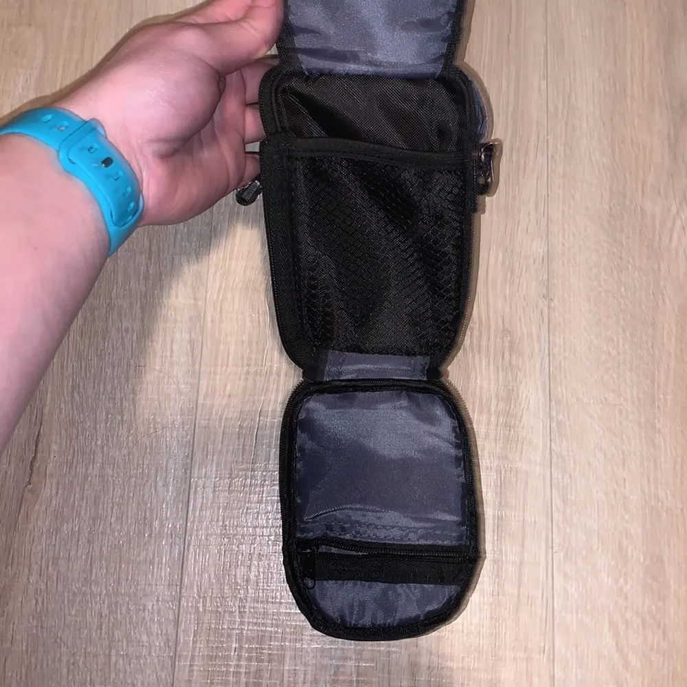 Samsonite black bike cycling clip on accessory bag - Image 4