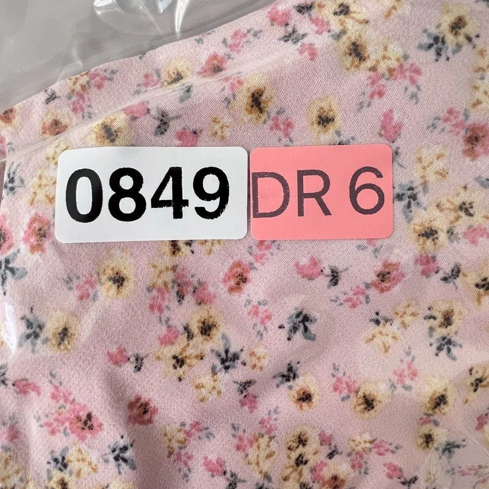 Women's floral sleeveless pink V neck barbie core romantic blouse casual size L. Size L - Image 8