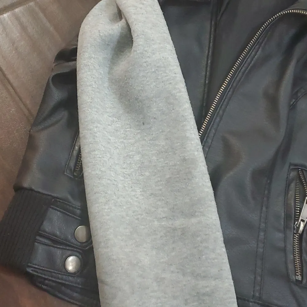 Boy meets girl jacket size small black with gray - Image 6