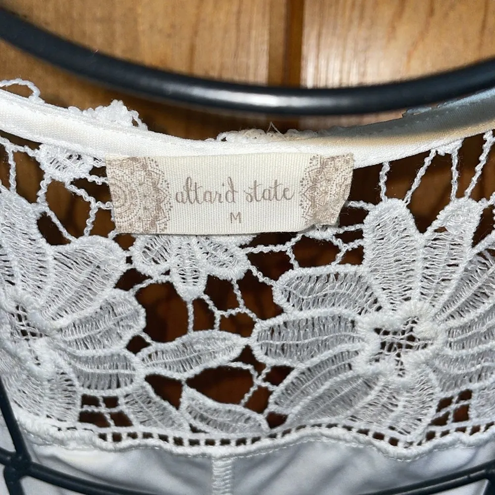 Altar’d state white lace mini dress bridal party dress size medium floral print - Image 4