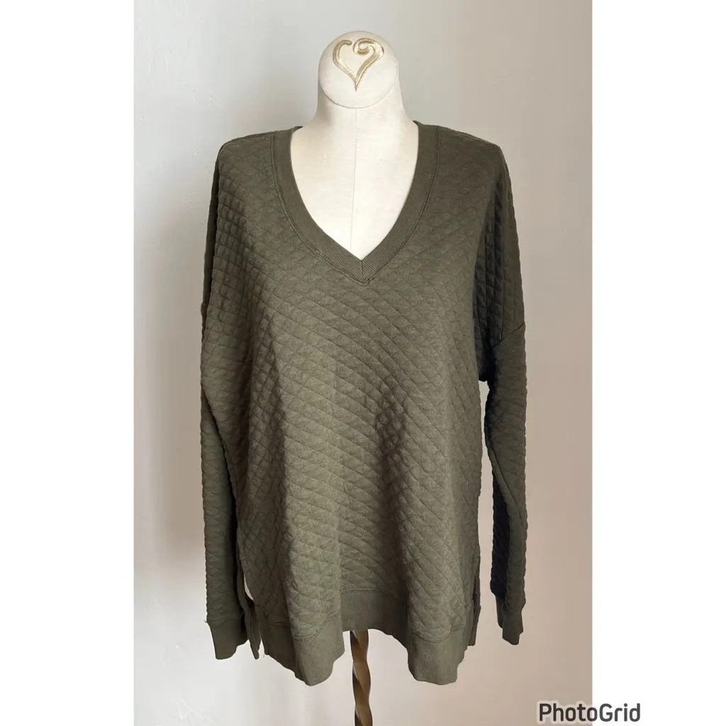 Z Supply Olive Green Quilted Modern V-Neck Sweater Large - Image 2