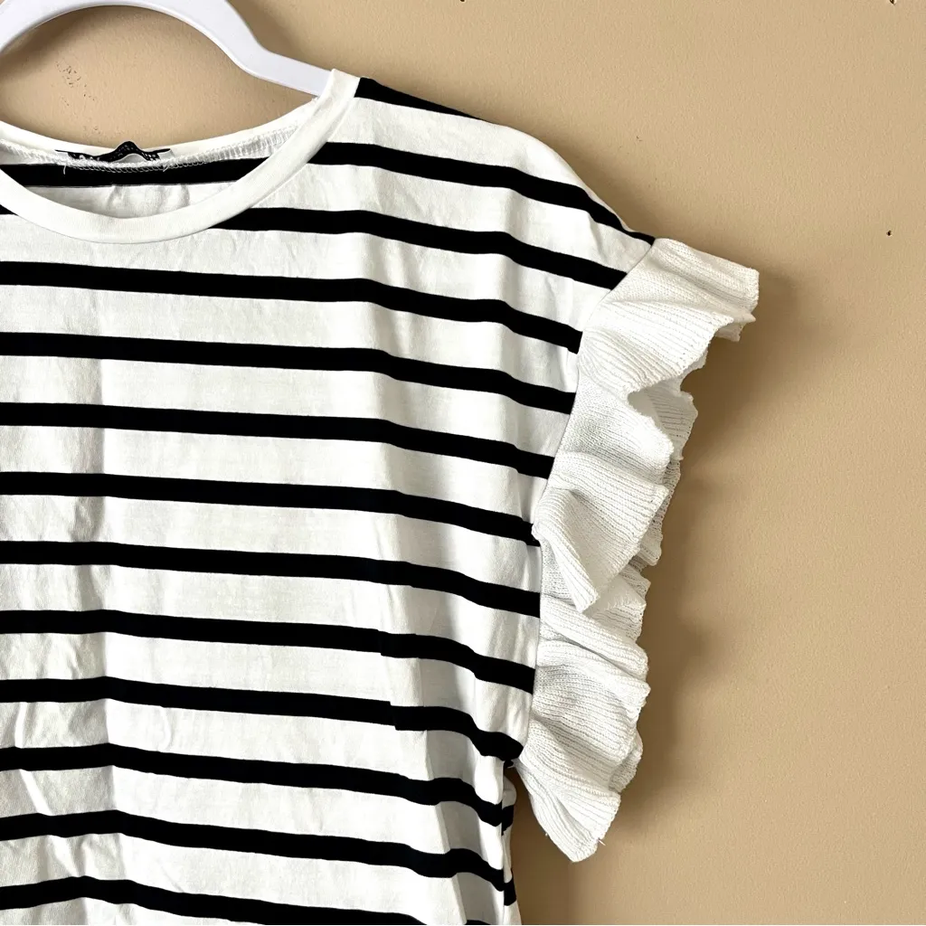 ZARA | Black White Striped Ruffle Sleeve Boxy Tee Sz M - Image 3