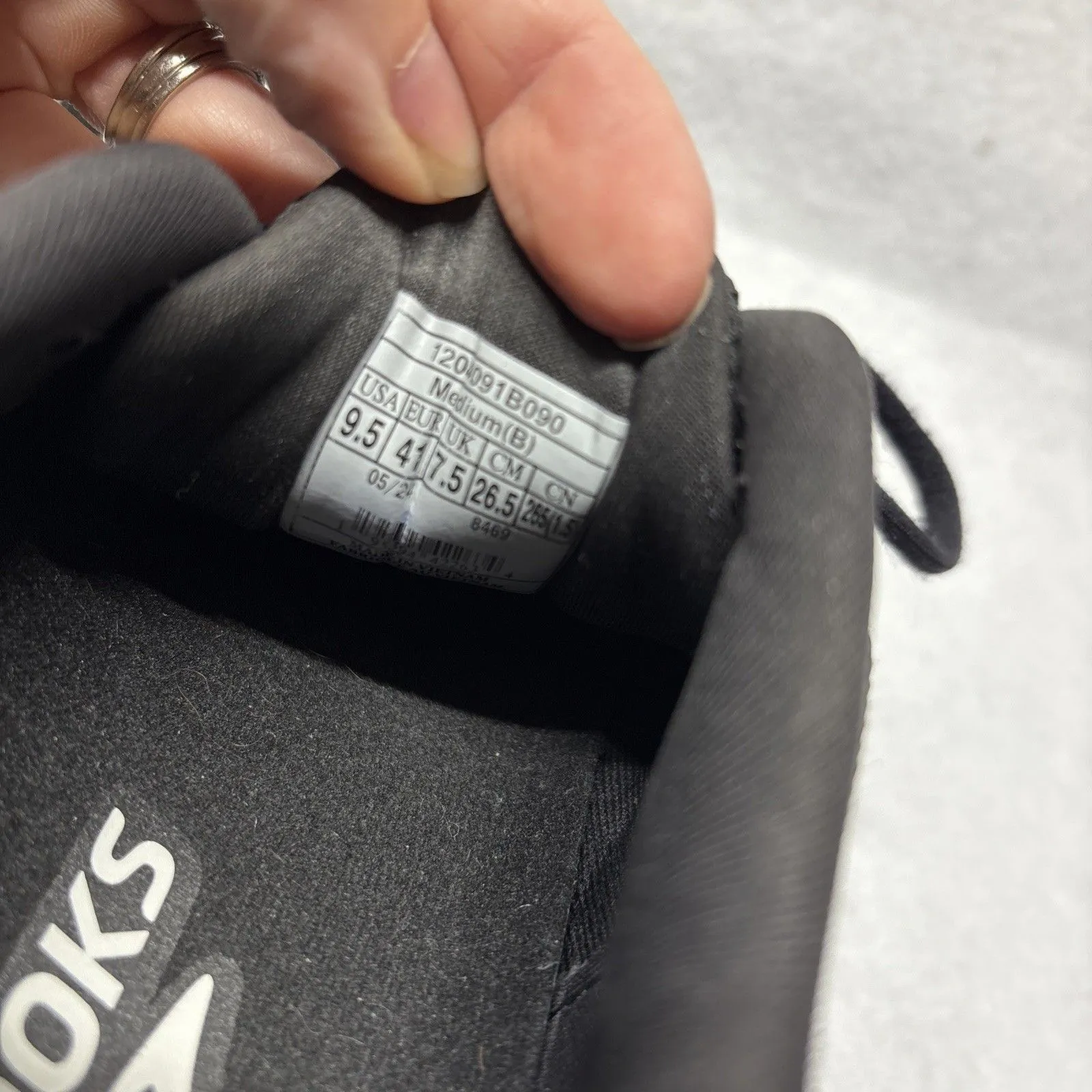 Brooks Glycerin 21 GTS Women's Running Shoes In black and white  Size 9.5 - Image 7