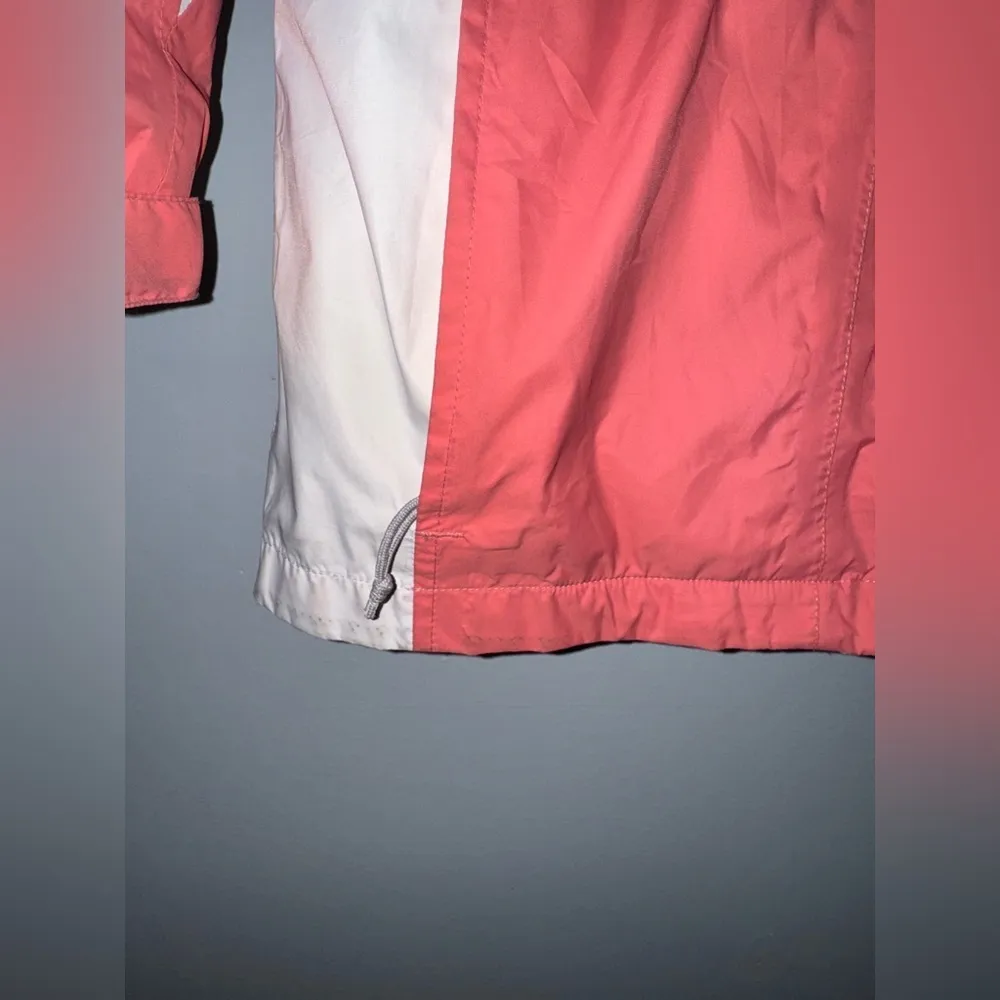 Columbia women’s Omni tech Arcadia II hooded Rain Jacket small coral white fleec - Image 5