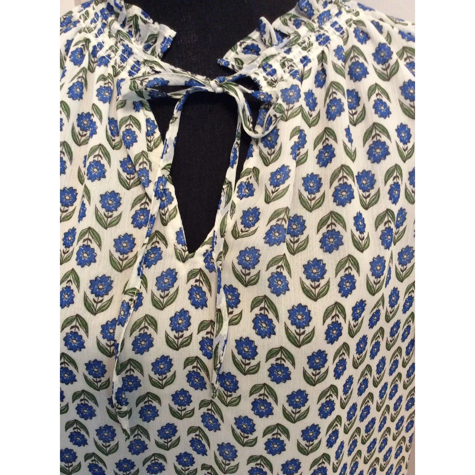 New NWT Cupcakes and Cashmere Floral Short sleeve blouse gathered neckline M - Image 5