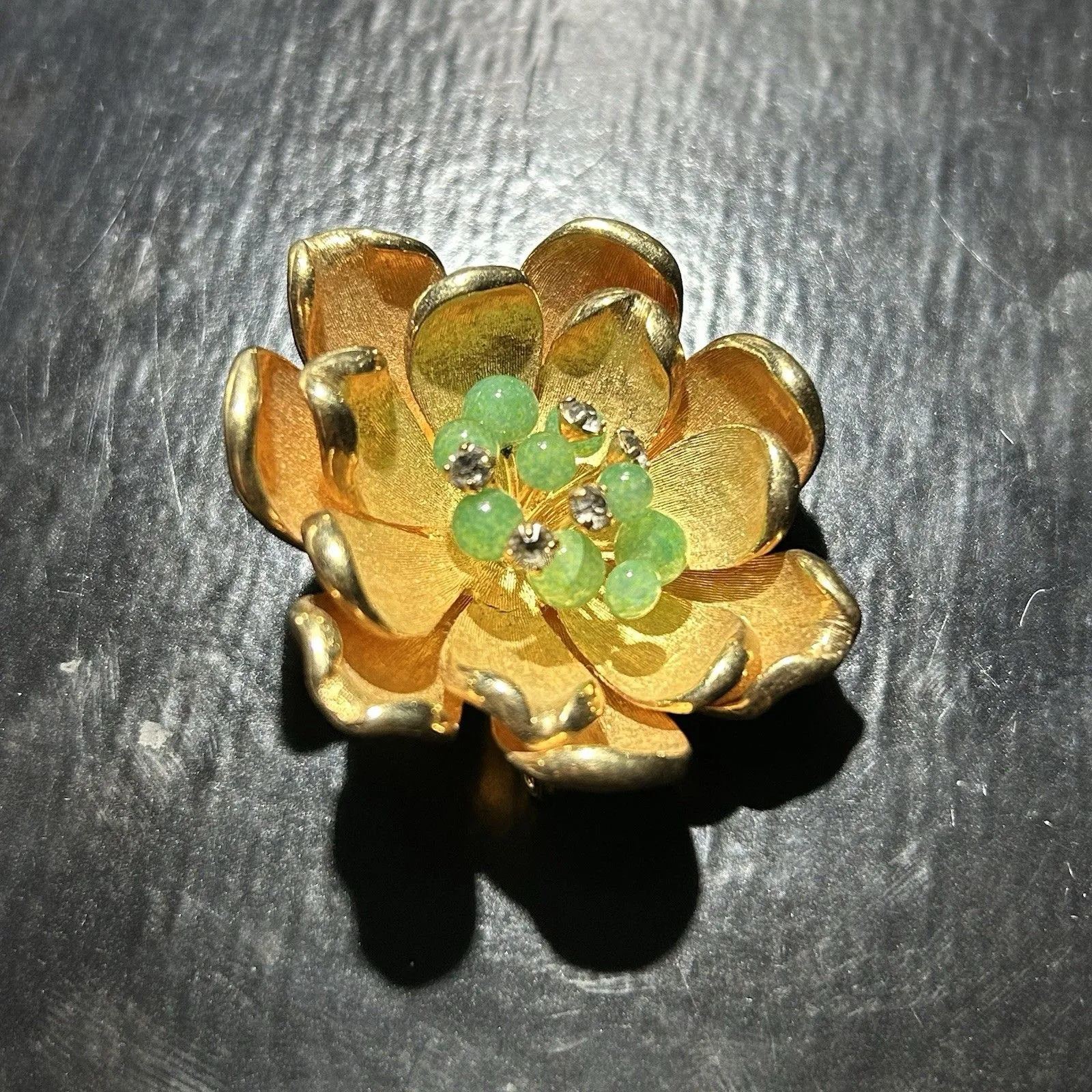 Vintage 3D faux jade Gold Tone floral Flower brooch Pin - Image 2