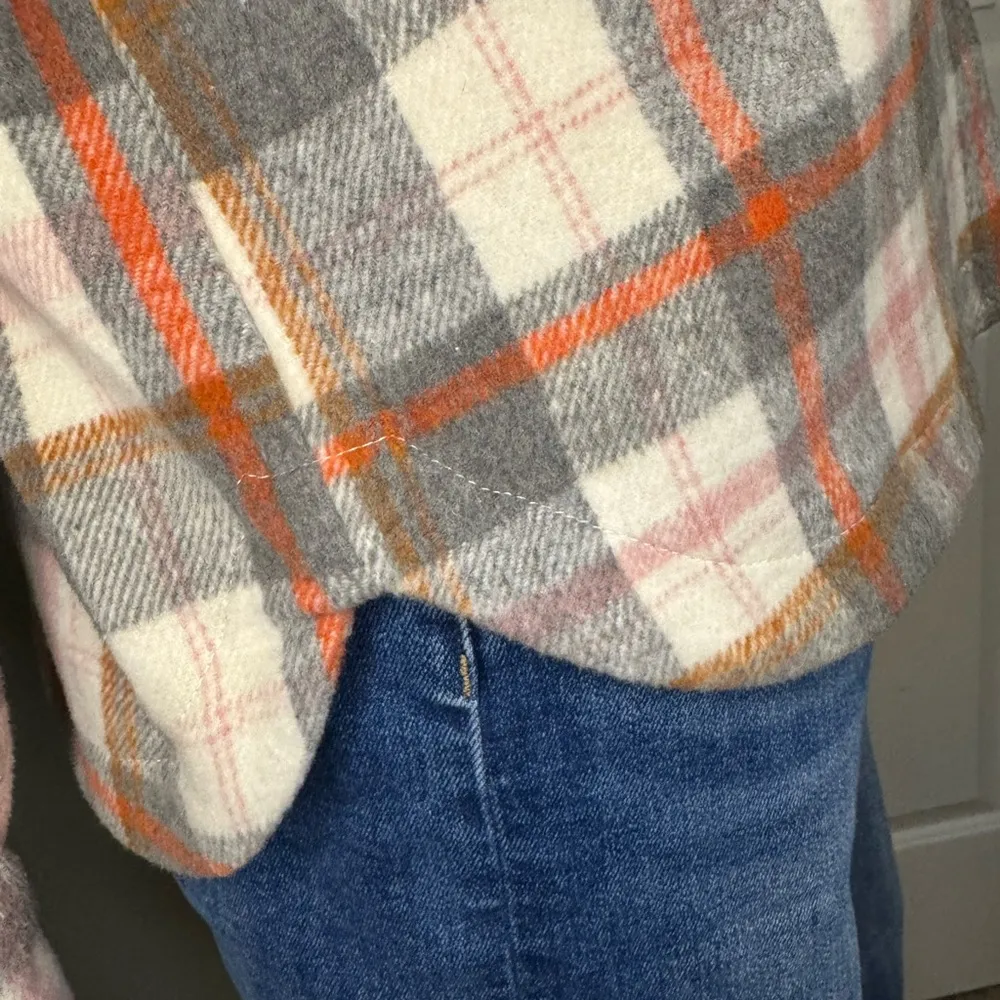 Altar'd State Size Small Cream Plaid Shacket. - Image 6