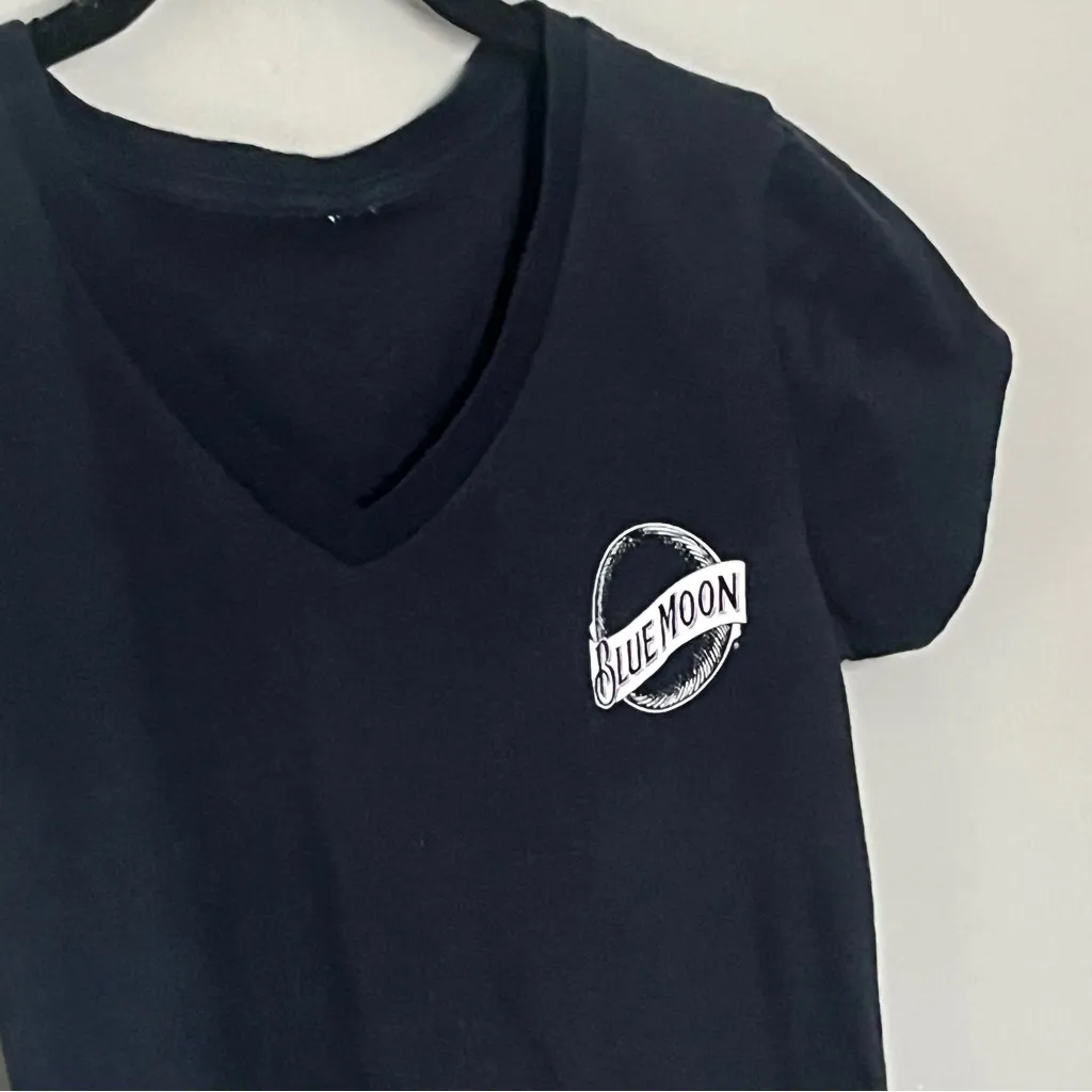 Blue Moon Beet Women's Navy V-Neck Top Medium - Image 3
