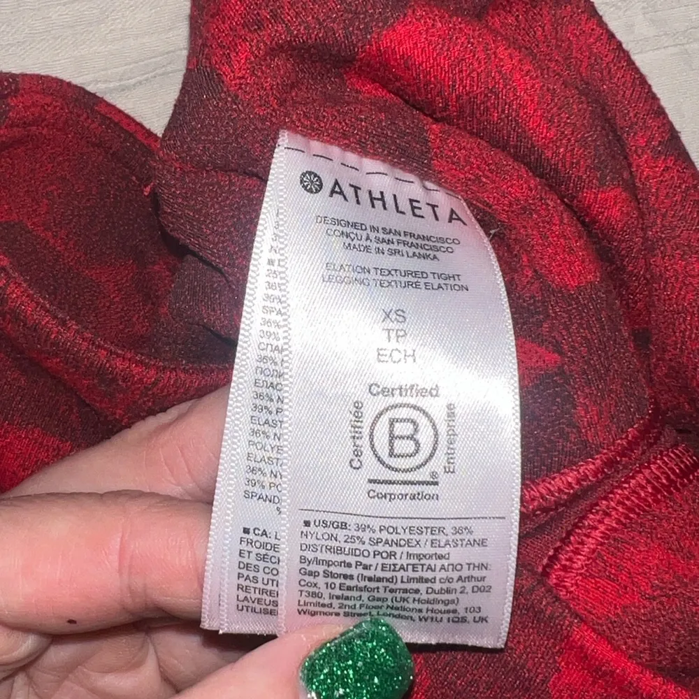 Athleta elation, textured, tight, red floral leggings size XS - Image 5