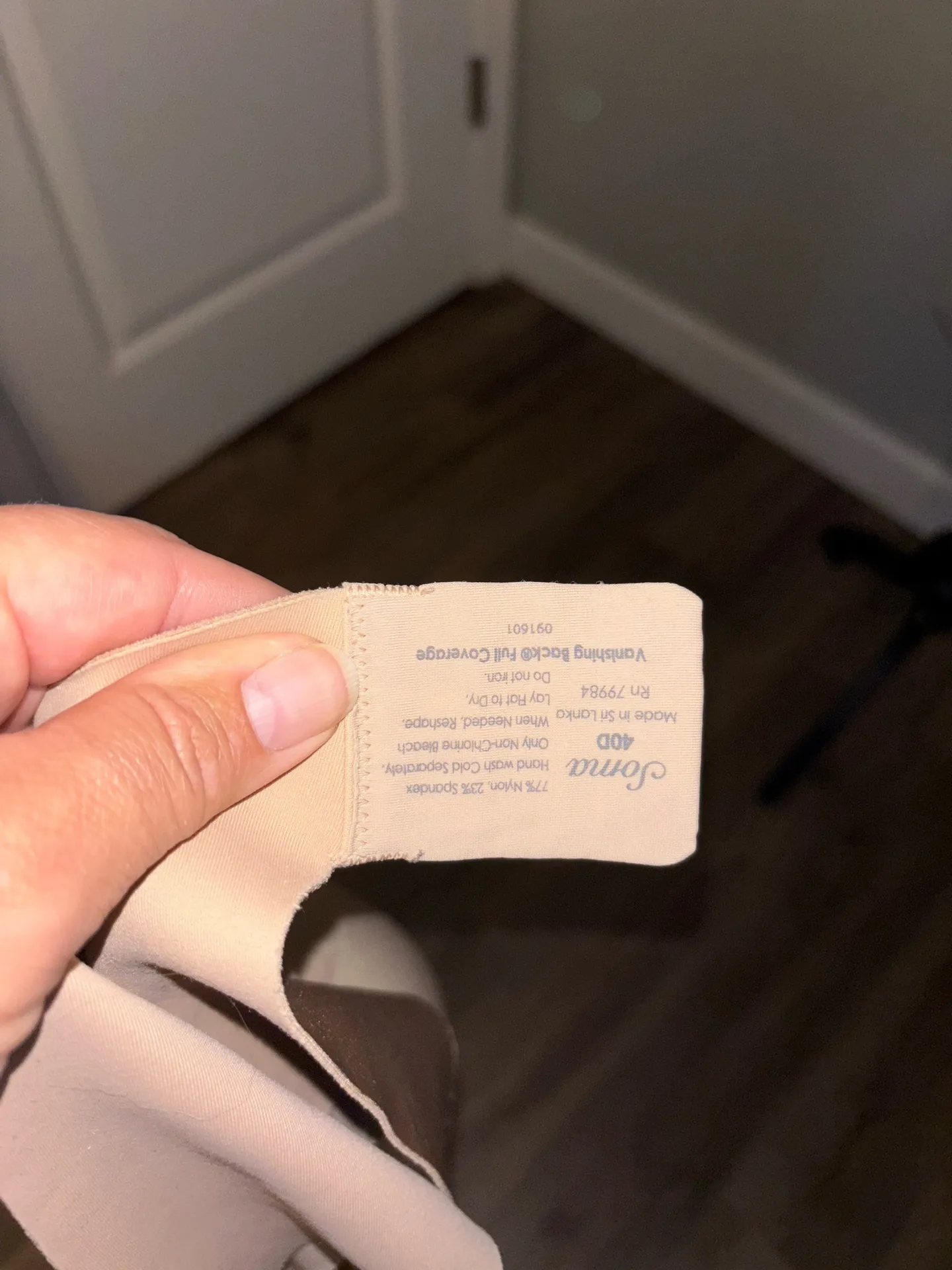 Soma Vanishing Back Full Coverage Bra in Beige, Sz 40D - Image 3