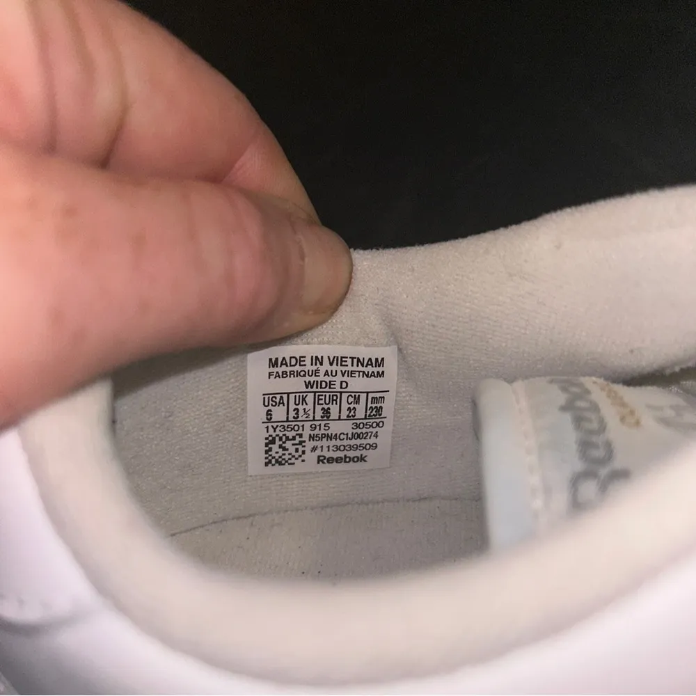 Princess Reebok size 6 - Image 5