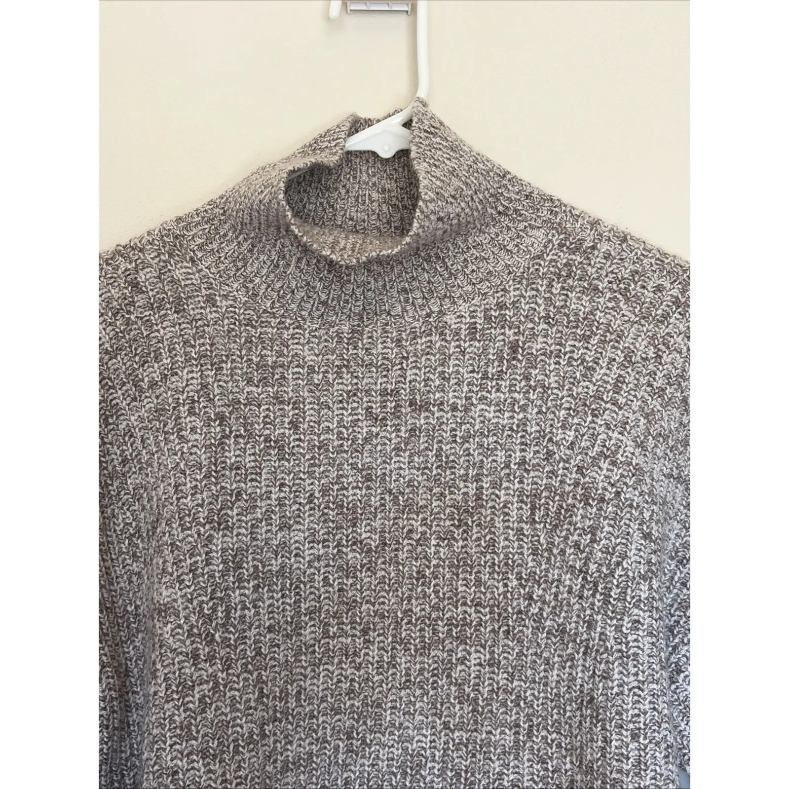 Club Monaco Cashmere Light Brown Oatmeal Knit Turtleneck Sweater Small? READ - Image 3