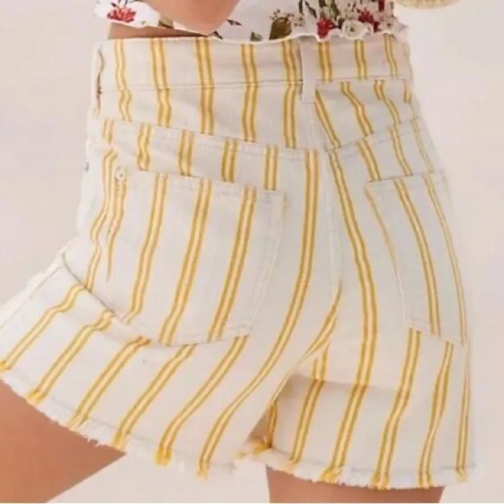 Anthro Pilcro Wanderer Short Cream Mustard Hi Rise - Image 2