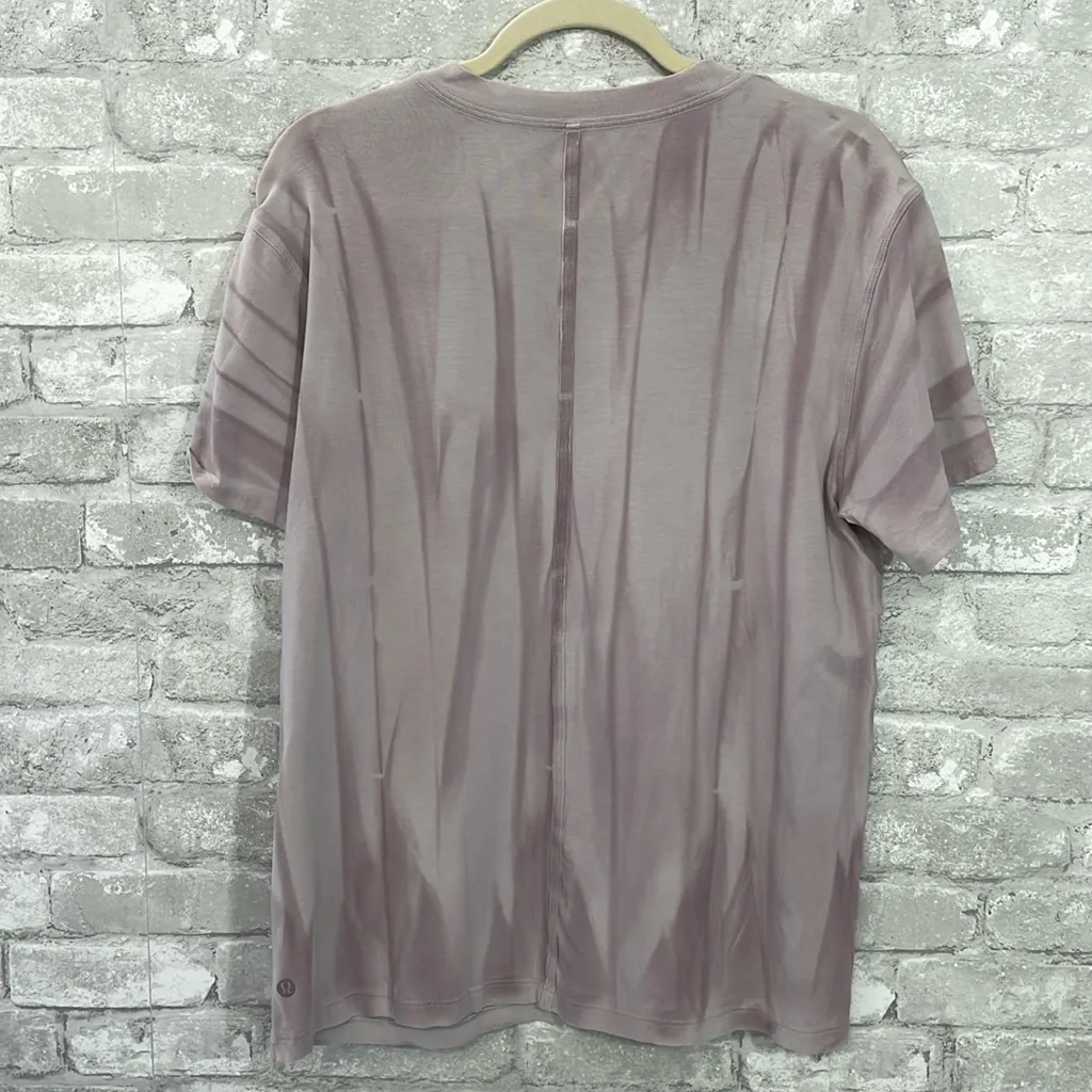 Lululemon All Yours Tee in Spray
Vertical Spray Dye Chrome Violet Verbena - Image 3