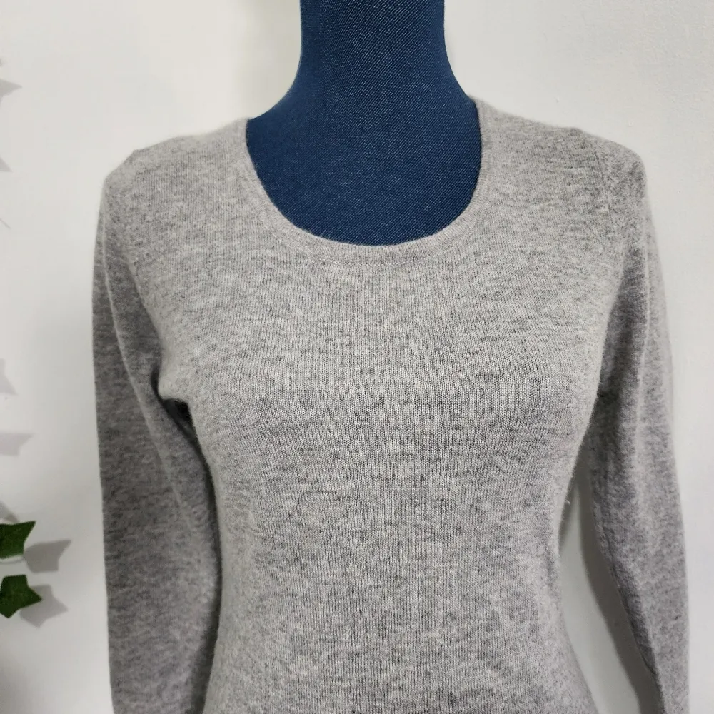 Valerie Bertinelli Grey Angora Wool Blend Scoop Neck Tunic Sweater - Image 2