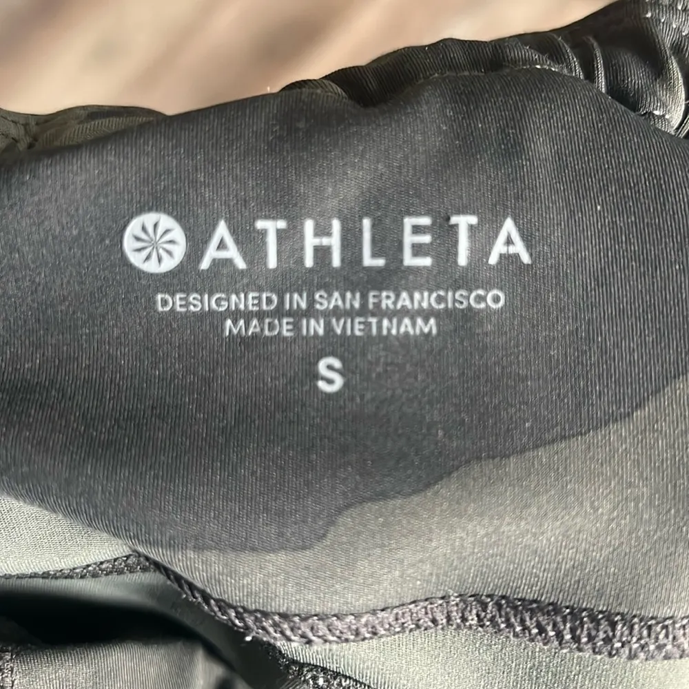 Athleta Camo Leggings with zip up pockets - Image 4