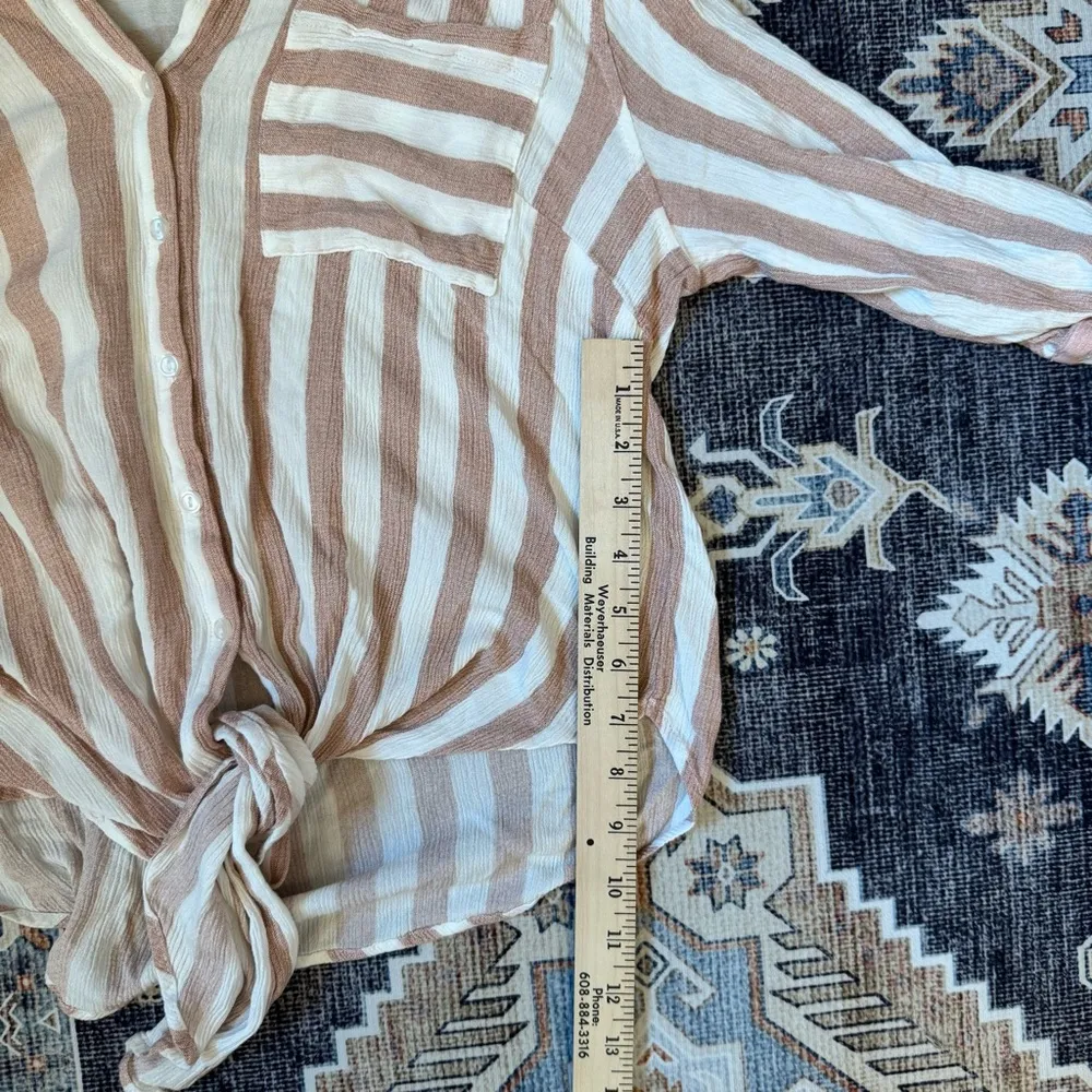 VIXBE Striped Dusty Pink/White Tie Front Button Up Cropped Shirt Size Medium Pink - Image 13