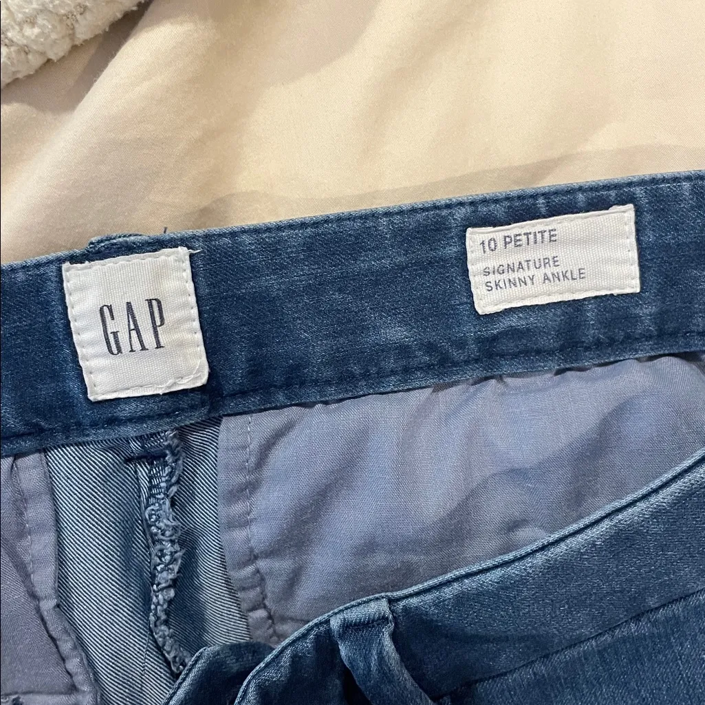 GAP Women's Dark Blue Skinny Jeans Size 10P - Image 3