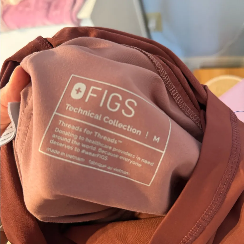 Figs maternity pants - Image 2