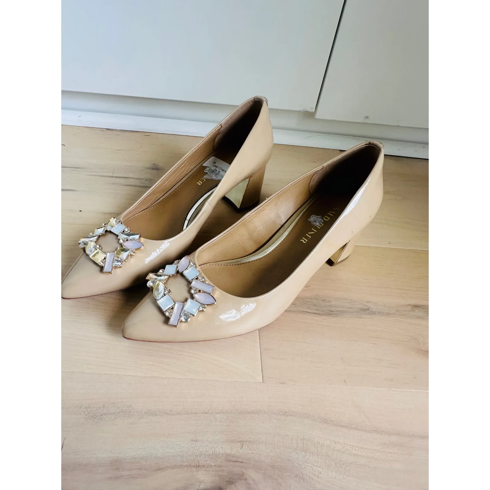 Donald Pliner Patent leather Jeweled Heels SZ 9 Point Toe Special Occasion Nude - Image 8