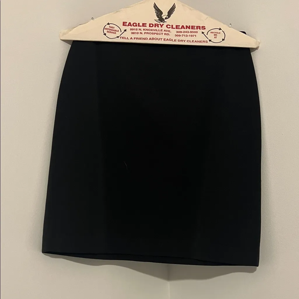 The limited Classic Black Women's blazer and skirt set sz S/6 - Image 5