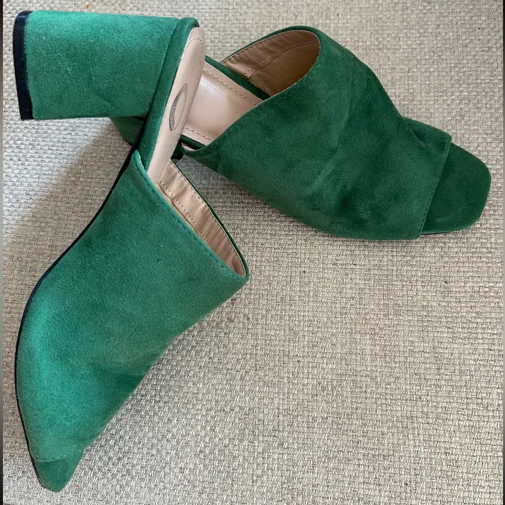 Journee Womens Adelaide Peep Toe Slip On Block Heel Sandals - Image 4