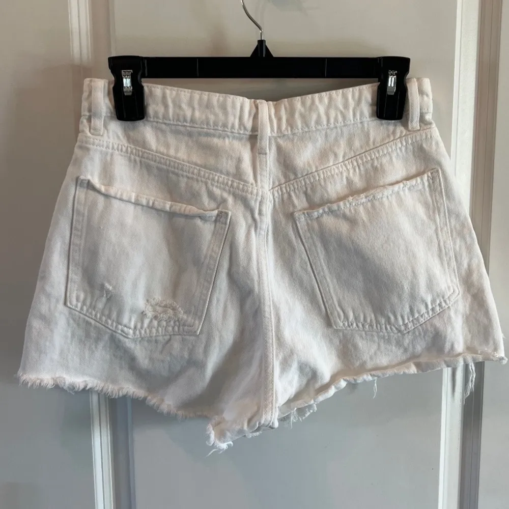 Zara High Rise Cutoff Denim Shorts Women’s Size 6 (28) White - Image 3